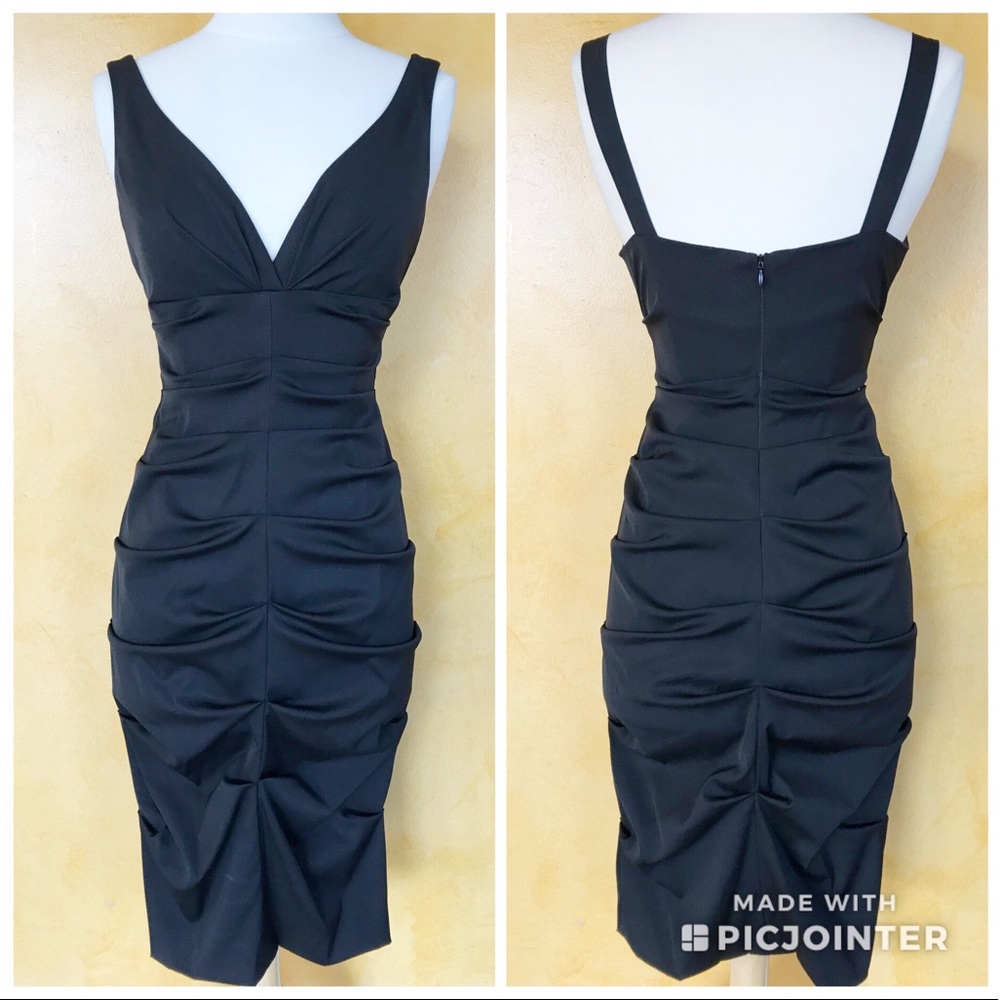 Black Vneck gown with ruching - Picture 1 of 5